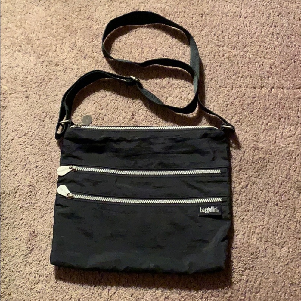 Baggallini Big Zipper Crossbody Bag